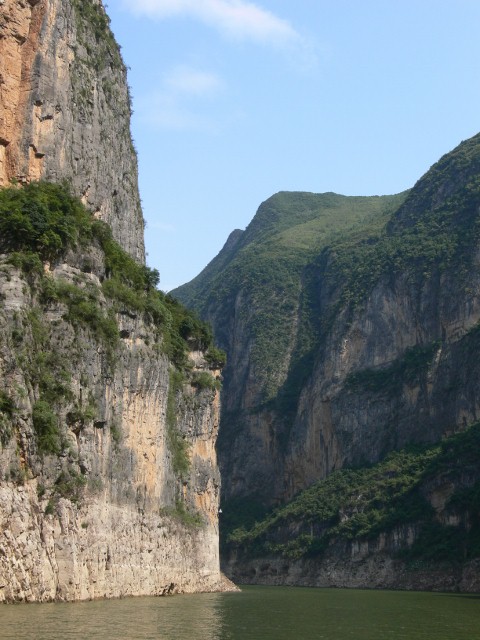Tieguan Gorge along Daning River, a Yangtze River tributary 