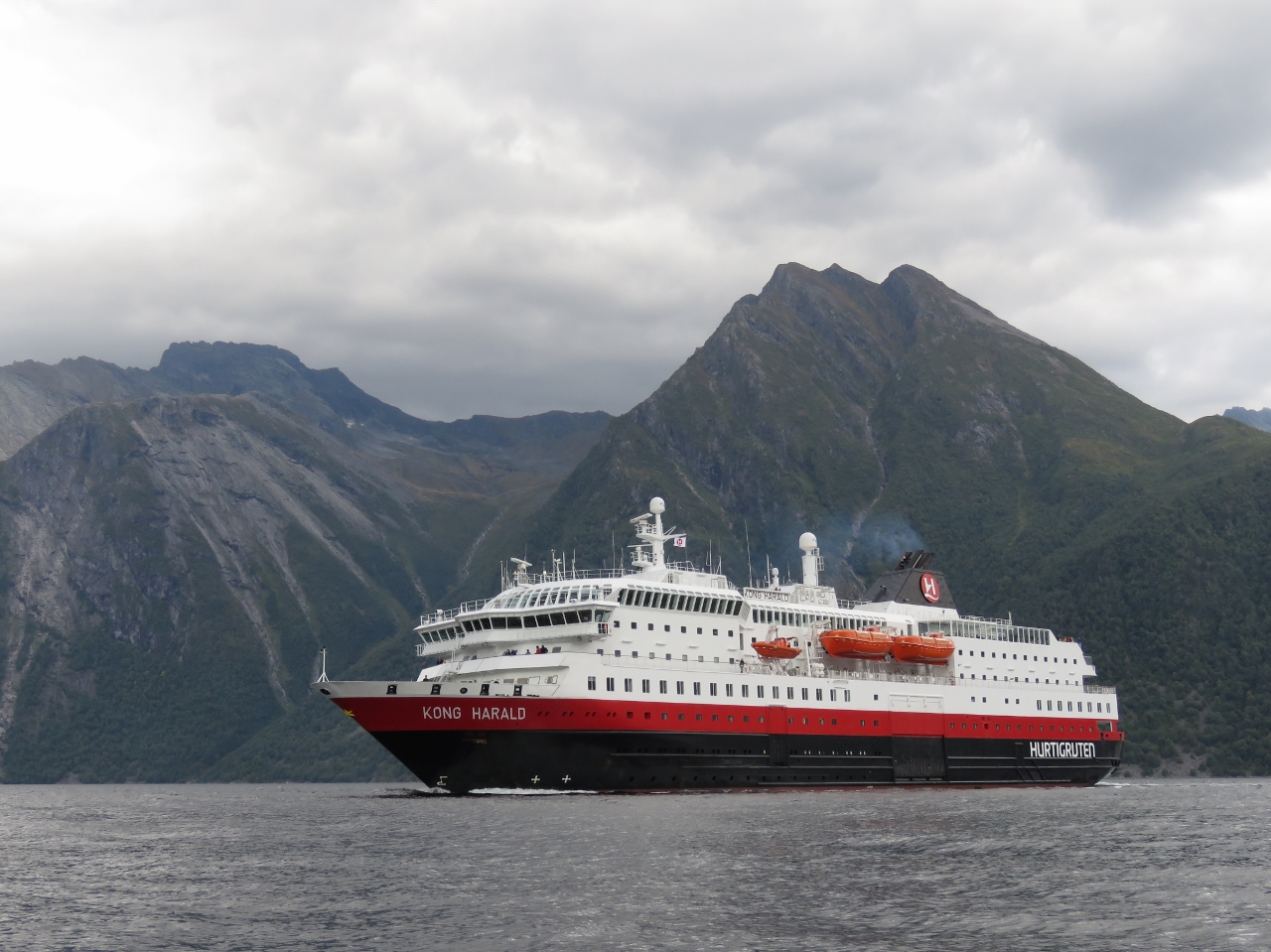 hjorundfjord cruise