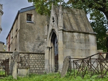 Calvary Cemetery, Saint-Pierre Church