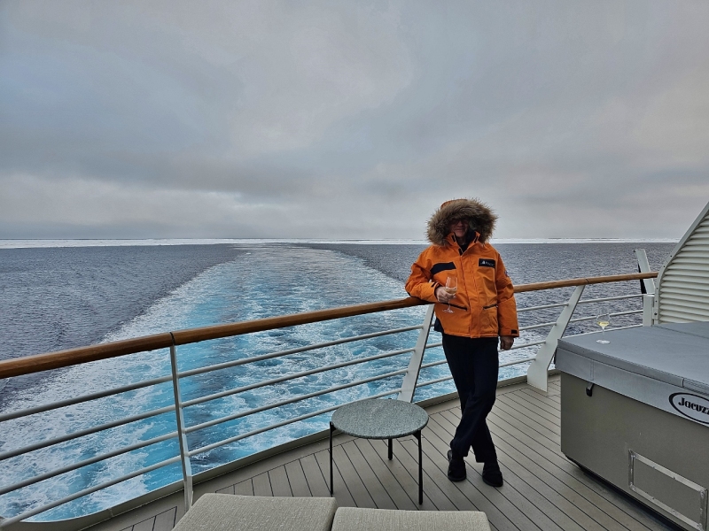 Stateroom deck at sea, LCC