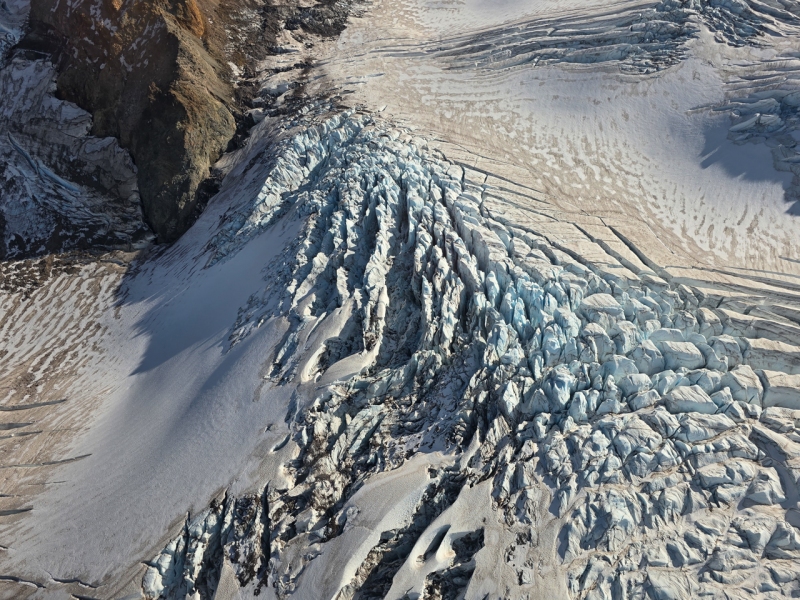 Mt Rainier on Helicopter Tour from Seattle