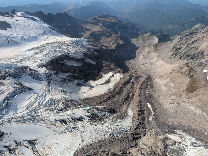 Mt Rainier on Helicopter Tour from Seattle