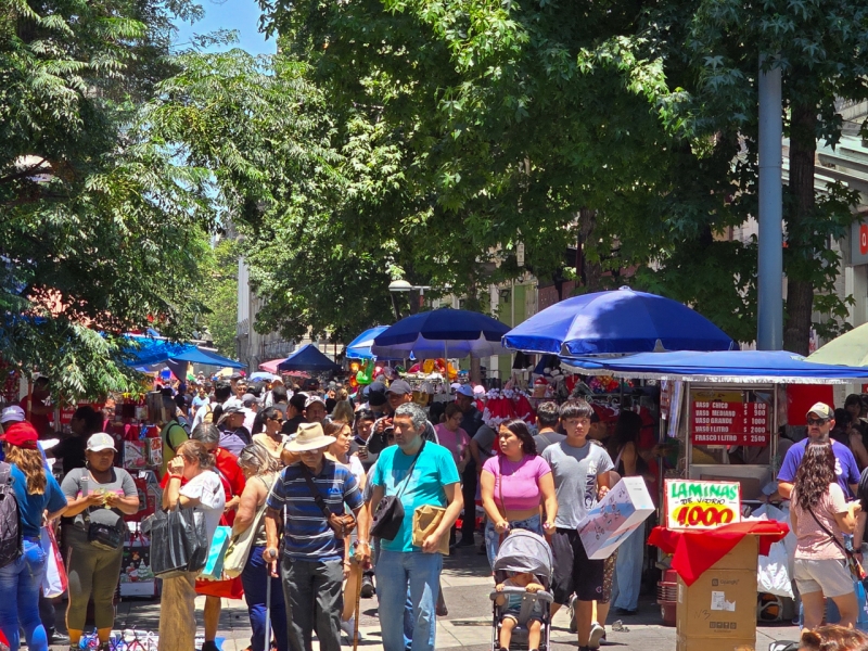 Pedestrian-packed Paseo Puente, Santiago